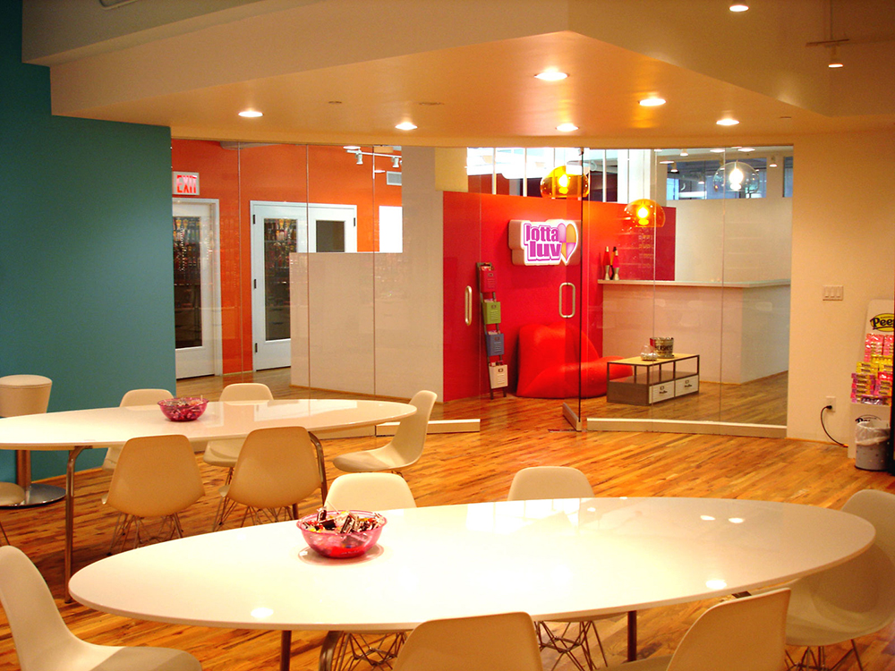 LottaLuv : showroom design translates the sweet, colorful and happy sensation of being a kid in a candy store
